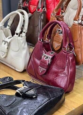 Prada Kol çantası