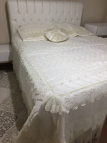 Taç yatak örtüsü
