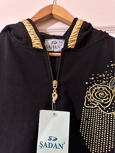 xl Beden siyah Renk Gold detaylı kapuşonlu tunik