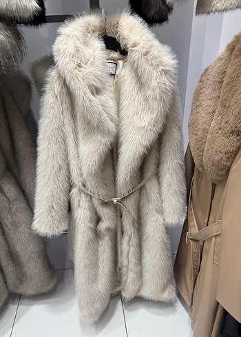 Uzun Gri Kürk Detaylı Kadın Kaban - Görsel 6