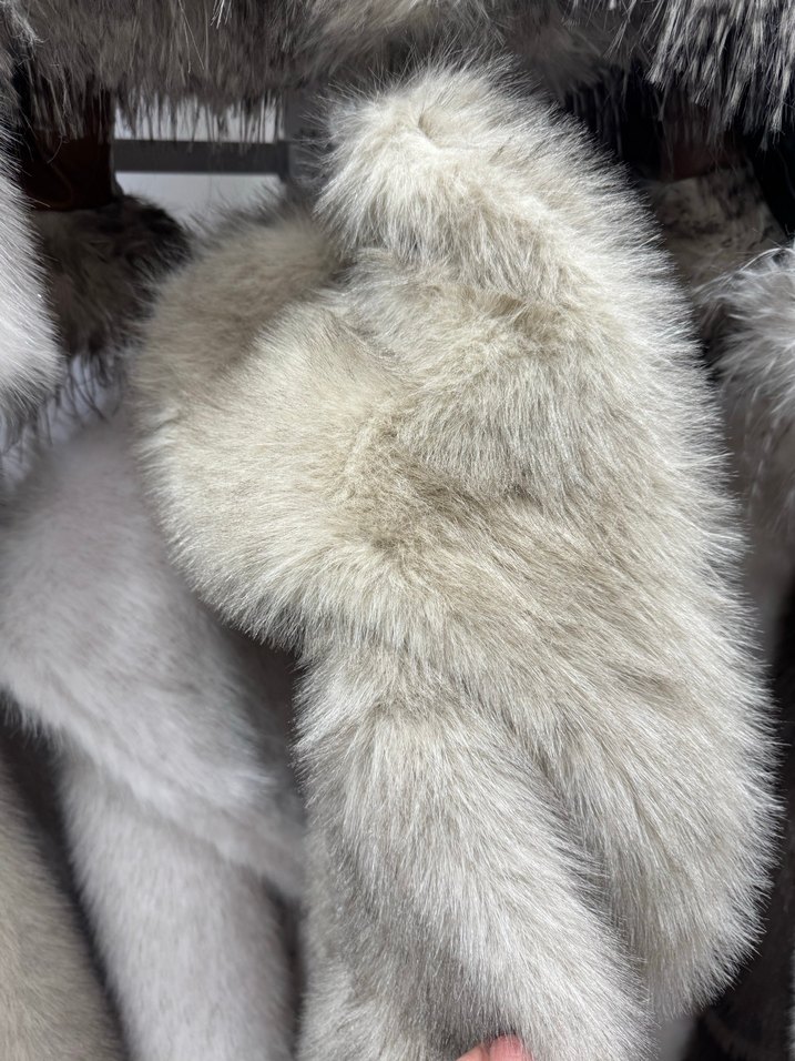 Uzun Gri Kürk Detaylı Kadın Kaban - Görsel 5