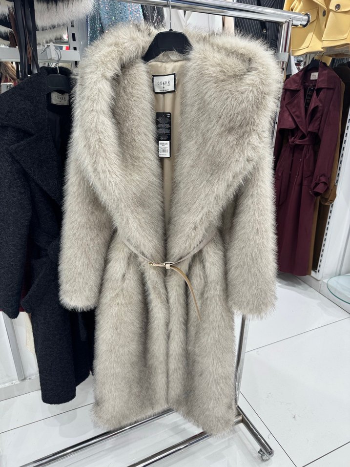 Bej Uzun Kürk Detaylı Kadın Mont - Görsel 2