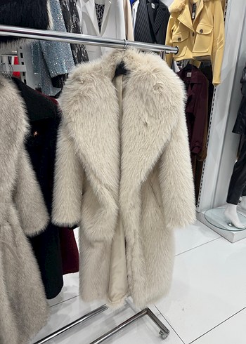 Uzun Bej Kürk Detaylı Kadın Mont - Görsel 2