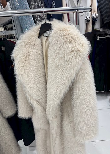 Uzun Bej Kürk Detaylı Kadın Mont - Görsel 4