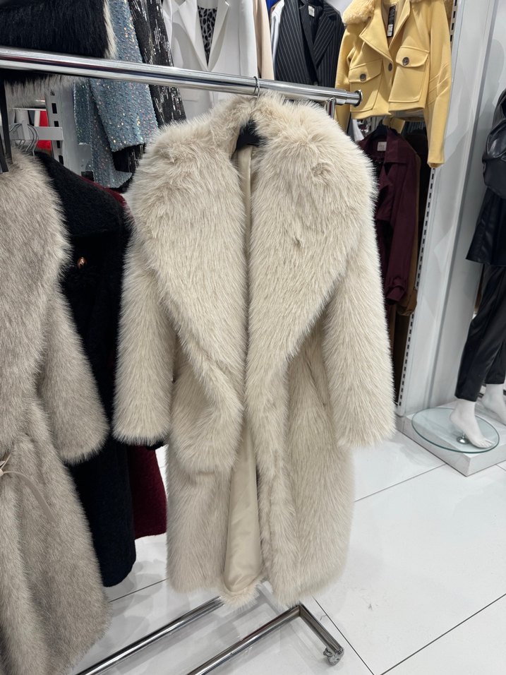 Uzun Bej Kürk Detaylı Kadın Mont - Görsel 2