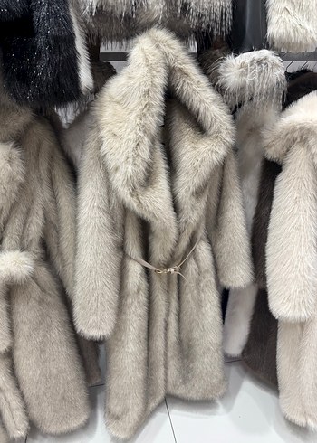 Uzun Kesim bej  Kürk Detaylı Kadın Kaban - Görsel 2