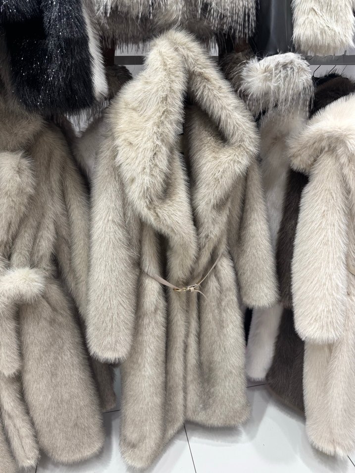 Uzun Kesim bej  Kürk Detaylı Kadın Kaban - Görsel 2