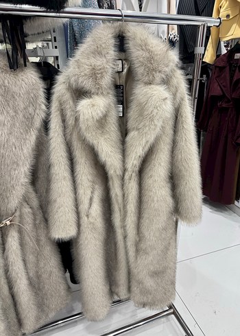 Gri Kürklü Uzun Kadın Sokak Stili Kaban - Görsel 4