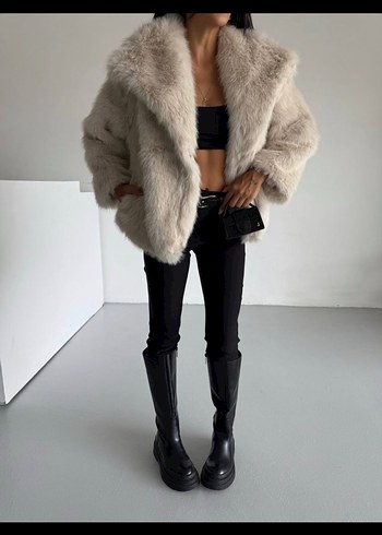 Zara Bej Kısa Suni Kürk Detaylı Ceket