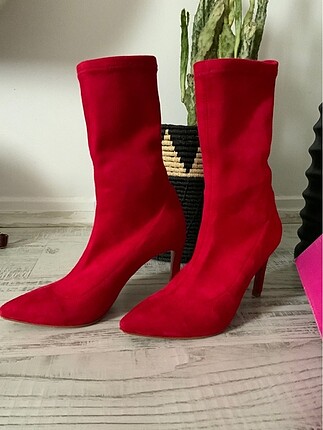 Kırmızı çizme 9cm markası pumps up instagramdan almıştım