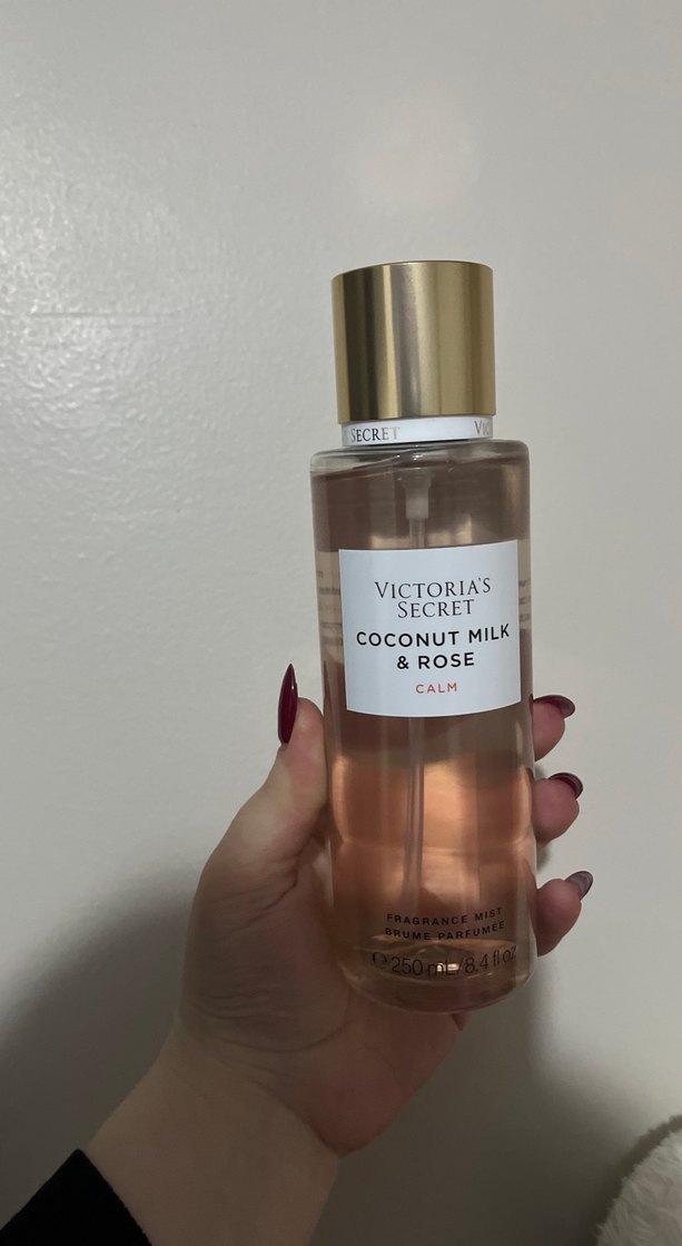Victoria's Secret Coconut Milk & Rose Vücut Spreyi 250 ml - Görsel 3