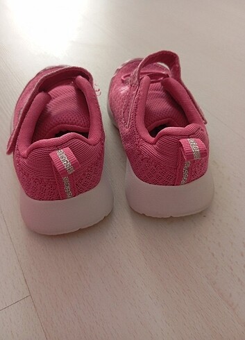 22 Beden Skechers orjinal lastikli ve çırtlı kız bebek spor ayakkabı