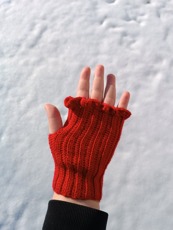 Kırmızı Fırfırlı Örgü Eldiven - Görsel 2