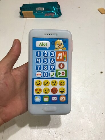 Eğitici köpekçiğin telefonu
