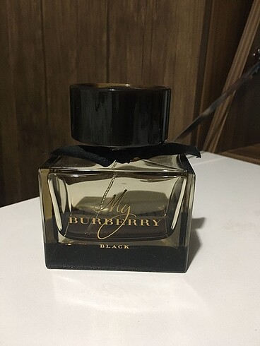 My burberry black parfüm şişesi boş