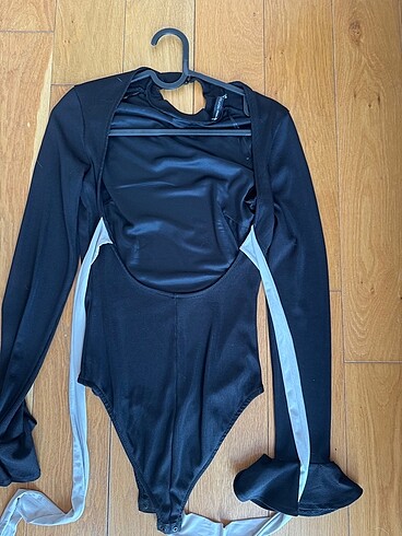 Bershka Bershka sırtı açık şık bodysuit