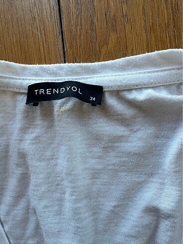 xs Beden Trendyolmilla Taşlı tshirt şık