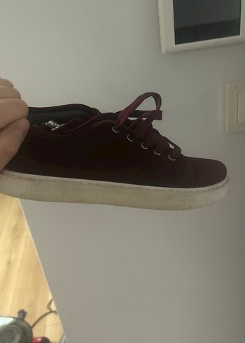 Bordo Süet İnci Detaylı Düz Taban Kadın Spor Ayakkabı - Görsel 3