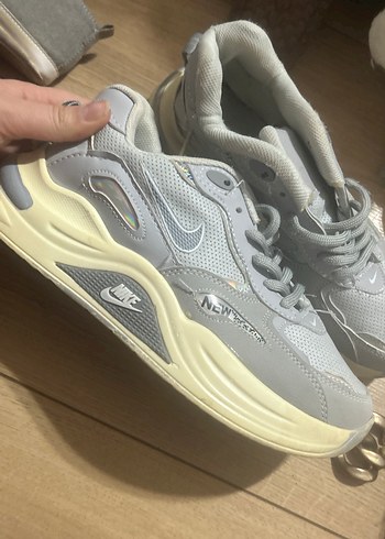 Gri-Beyaz Bağcıklı Kadın Spor Ayakkabı - Görsel 2