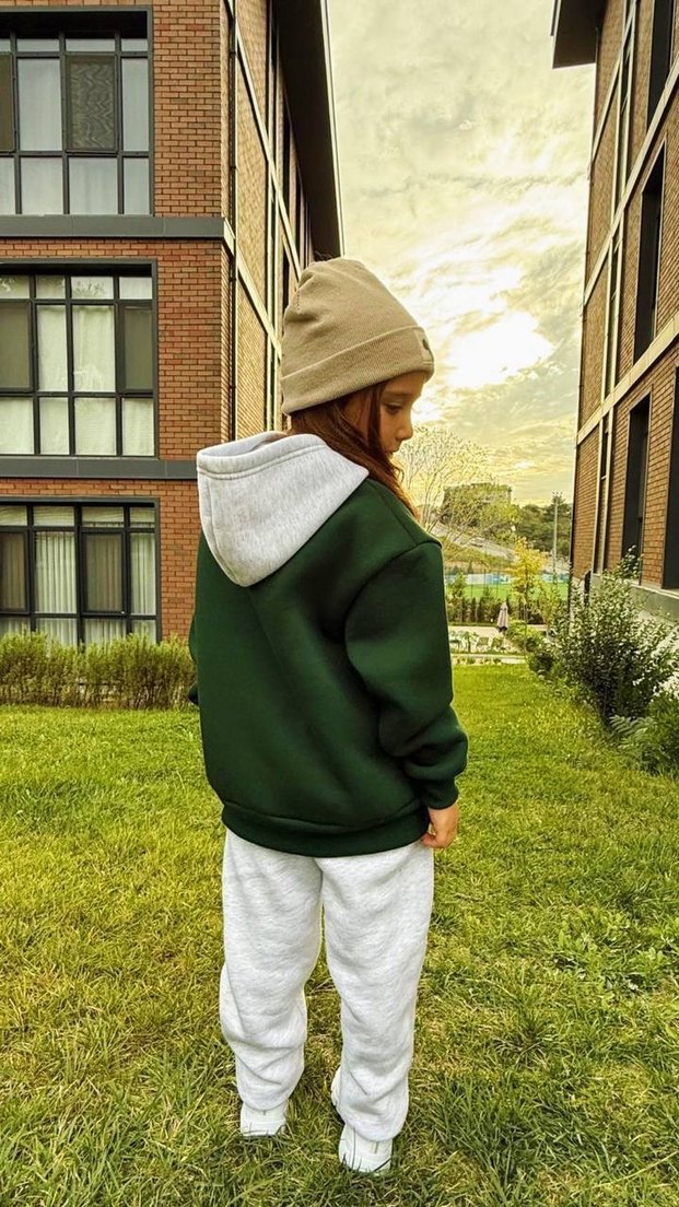 Kapüşonlu Yeşil Sweatshirt ve Gri Eşofman takımı - Görsel 4