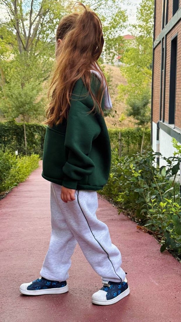 Gri Jogger Eşofman Altı ve Yeşil Kapüşonlu Sweatshirt unisex - Görsel 3