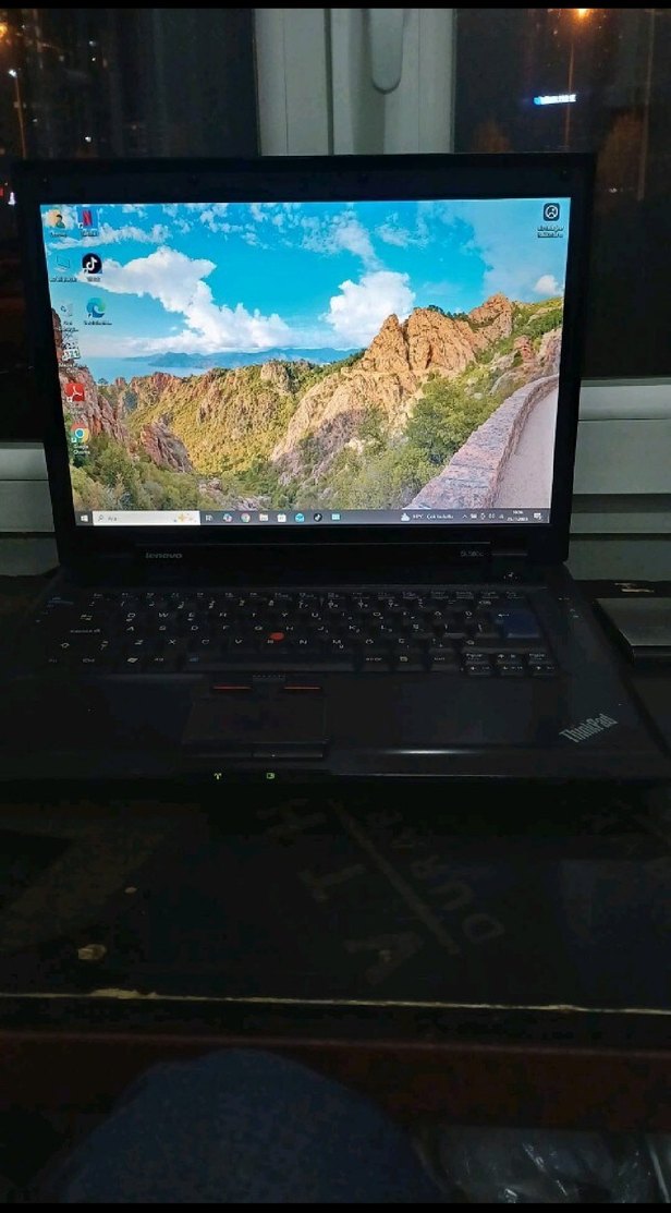Siyah Lenovo ThinkPad - Görsel 2