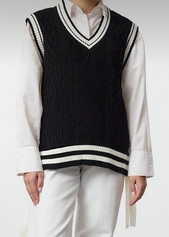 Nakış Detaylı Siyah Örgü Süveter S M beden uyumlu - Görsel 2