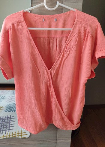 Pembe V Yaka Kısa Kollu Bluzu