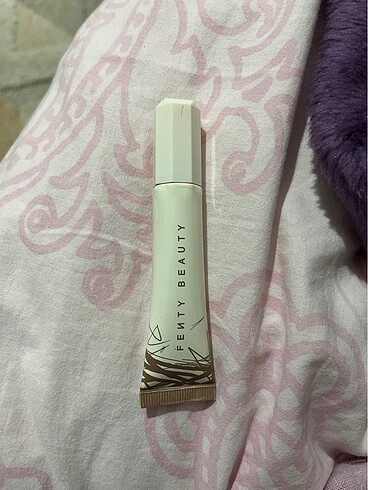 Fenty Beauty Cocoa Drizzle 04 ruj