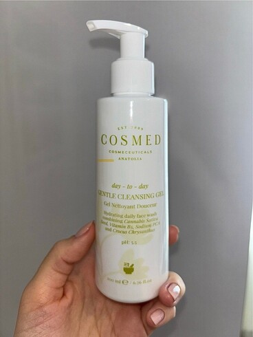  Beden Cosmed Yüz Yıkama Jeli ve Saç Dökülme Karşıtı Serum