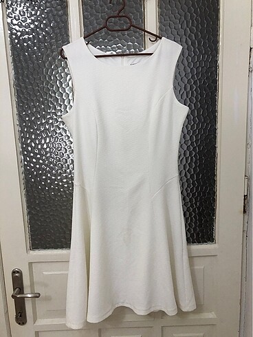 Beyaz elbise