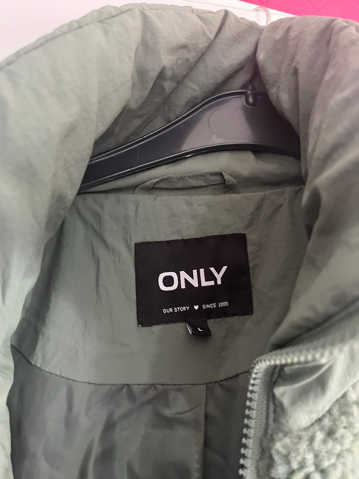 Yeşil Kapitone ve Kürklü Kadın Ceket - Görsel 5