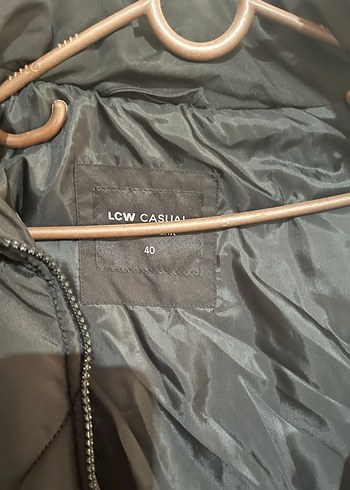 Siyah Yüksek Yakalı Fermuarlı Kadın Yelek - Görsel 4