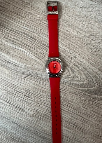 Swatch Kırmızı Minimalist Kadın Kol Saati