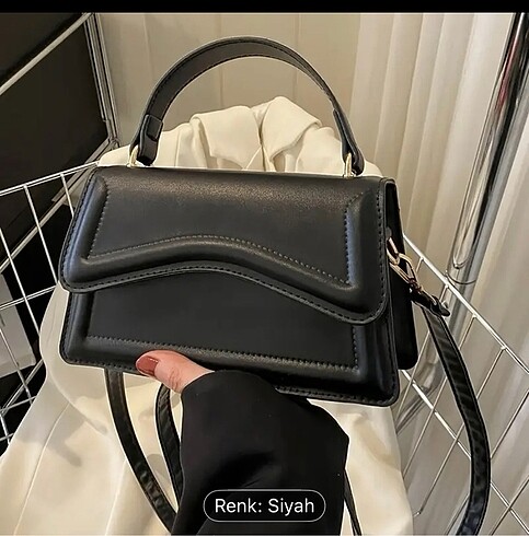 Siyah küçük çanta