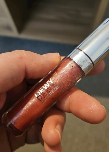 Lormar Parlak Kırmızı Ruj Lip Gloss Dewy Lip Glaze 027 - Görsel 3