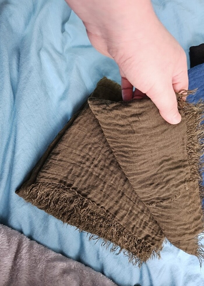 Üçlü Pamuk Şal (Petrol Mavisi, Haki, Siyah) Fresh Scarfs  - Görsel 3