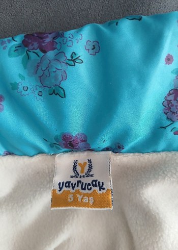 Kız Çocuk Mavi Çiçekli Yüksek Yakalı Yelek - Görsel 3