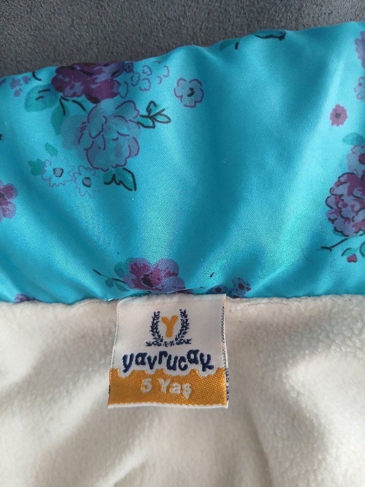 Kız Çocuk Mavi Çiçekli Yüksek Yakalı Yelek - Görsel 3