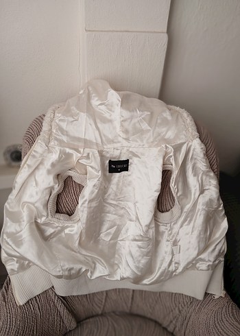 Kız Çocuk Bej Kürklü Kapüşonlu Yelek - Görsel 3