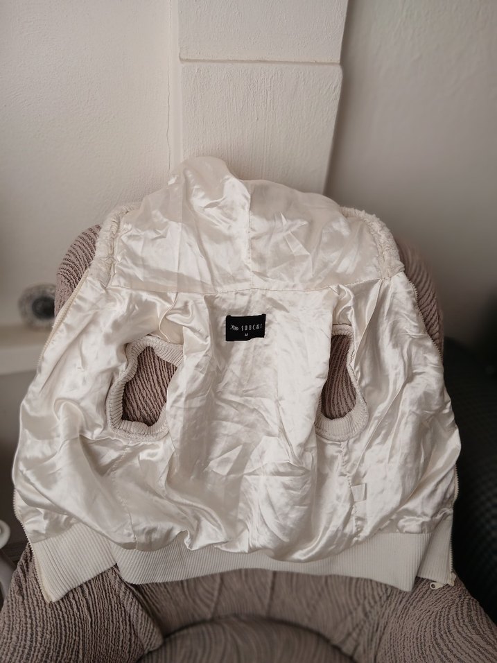 Kız Çocuk Bej Kürklü Kapüşonlu Yelek - Görsel 3