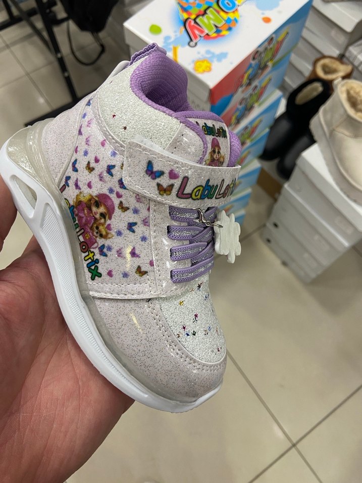 Buz gri Renkli Kelebek Desenli Kız Çocuk Spor Ayakkabı IŞIKLI - Görsel 4