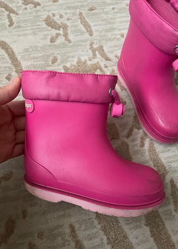 Kızlar için Pembe Tokalı Kauçuk Botlar - Görsel 2