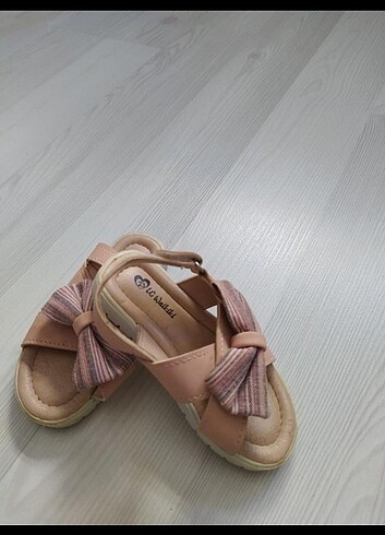 LC Waikiki kız çocuk sandalet 