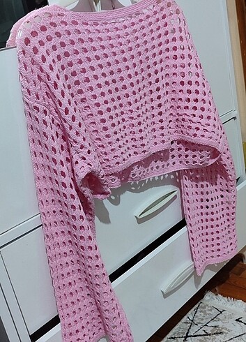 Pembe delikli üst crop