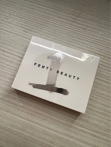 Fenty beauty far paleti