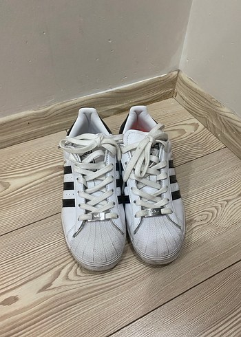 Beyaz Siyah Adidas Süperstar Kadın Spor Ayakkabı - Görsel 2