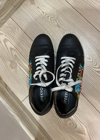 İpekyol Nakışlı ve Boncuk Detaylı Siyah Spor Ayakkabı - Görsel 3