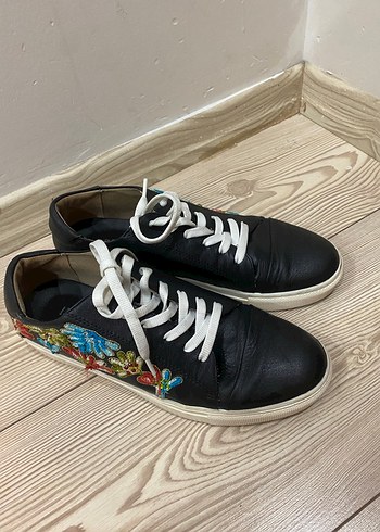 İpekyol Nakışlı ve Boncuk Detaylı Siyah Spor Ayakkabı - Görsel 4