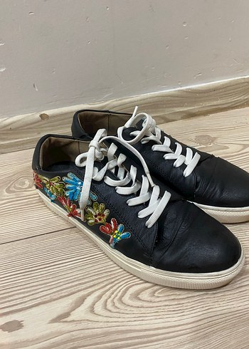 İpekyol Nakışlı ve Boncuk Detaylı Siyah Spor Ayakkabı - Görsel 2